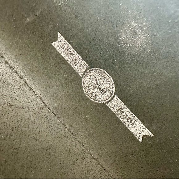 NWOT the leather satchel co leather crossbody book bag with dust bag and strap. - Picture 5 of 8